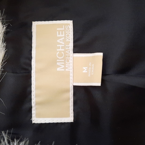 🔥🔥🔥SALE🔥🔥🔥Michael Kors Faux Fur Vest - Picture 2 of 6